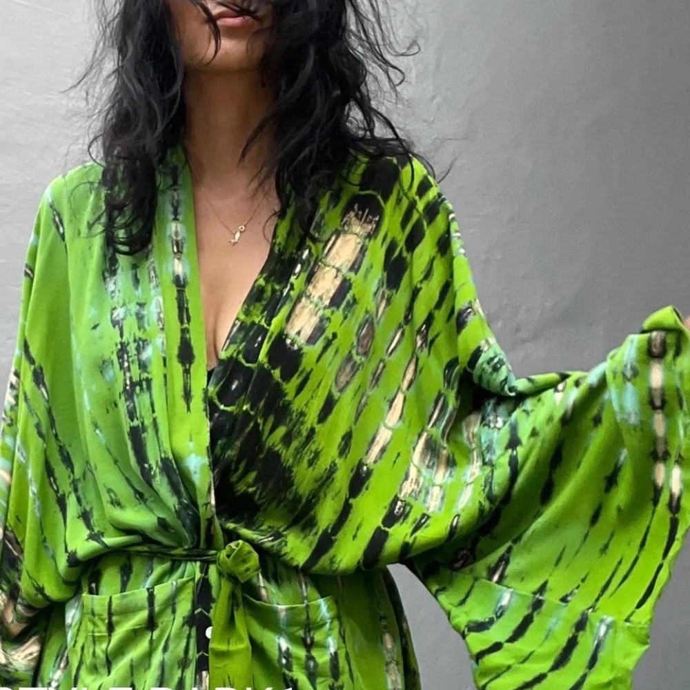 💋 Apple Green and Gold Kimono w/Pockets and Tie one size *NEW